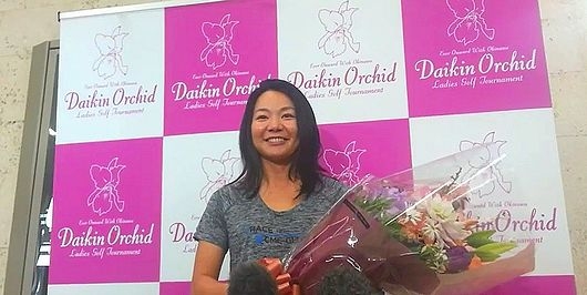 上原彩子が地元・沖縄入り「ウチナーンチュの皆さんに良いプレーを」