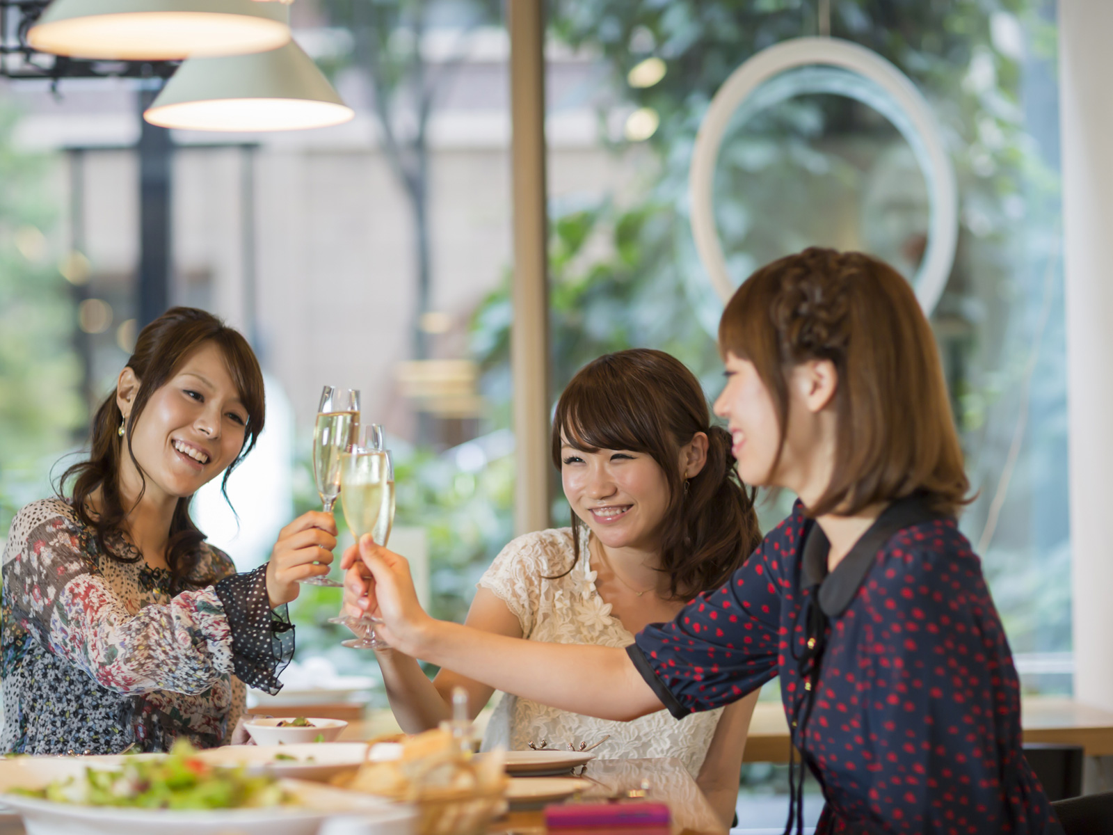 歓送迎会やお花見で悪酔いしない！スマートなワインの飲み方