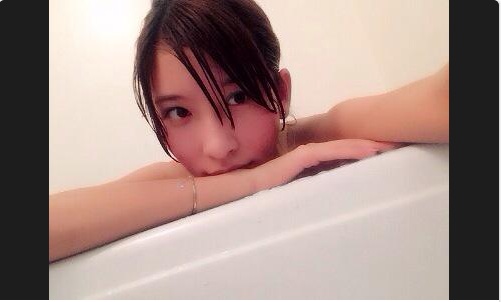 美人すぎるキャディー・藤田美里がネット上で大人気　「ホントに可愛い」「ガチ美脚」