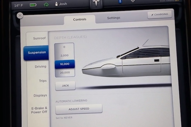 【ビデオ】テスラ「モデルS」をボンドカーの潜水艦に変身させる隠しコマンドが発見される！