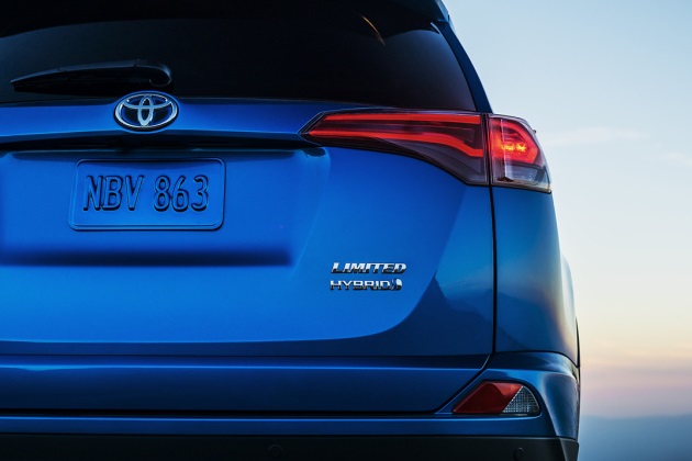 NY国際オートショーに先駆け、トヨタが新型「RAV4 ハイブリッド」をチラ見せ