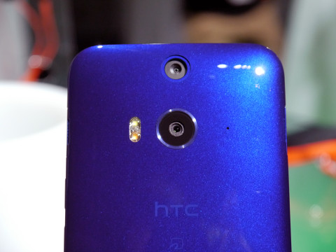 「HTC J butterfly HTV31」の詳細判明、Xperia Z4を圧倒する1200万画素の前面カメラ搭載か