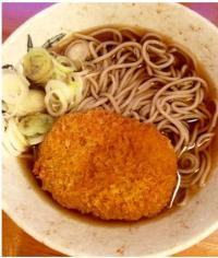 立ち食いそば上級者はなぜ「コロッケそば」を頼むのか?