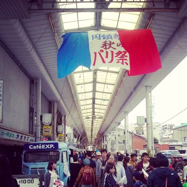 フランス好きの名古屋人　パリの商店街と姉妹提携で、オープンカフェ設置に意欲