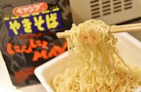 絶対職場で食べちゃダメ!「ペヤングにんにくMAXやきそば」はクサすぎて周りに迷惑をかけるレベル