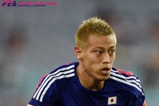 本田の1G1Aは「監督の質、経験値」。自らの投入で勝利に導いた指揮官に信頼示す