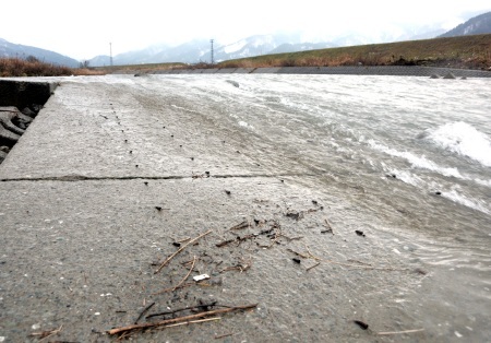 魚道管理できず大半「遡上不可」　福井県内、破損や埋没を放置