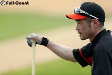 マーリンズ加入のイチローが3月4日にライトで“新天地デビュー”