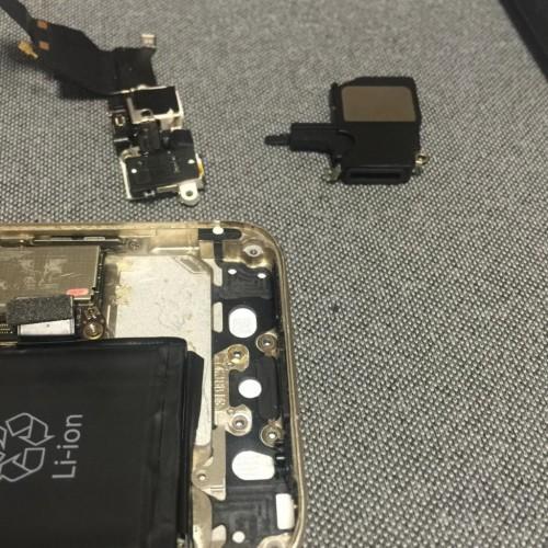 水没したiPhone5Sを電子レンジにかけたら焦げ臭くなって壊れた