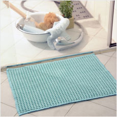 お風呂上がり、バスマットを使う前に足は拭くべき? お風呂上がり、バスマットを使う前に足は拭くべき?