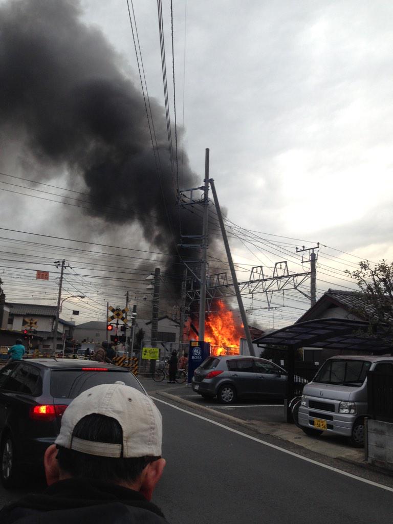 東海道線のダイヤに乱れ 沿線火災で現場画像が次々と