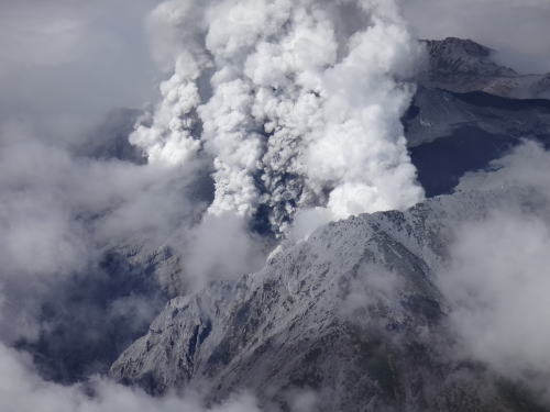 ”噴火速報”を新設 メールで噴火後1～2分以内に 噴火予知連