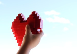 レゴで”モヤモヤ”を”スッキリ”に! 手と脳の連携が新たな知を構築する