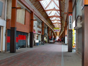 脱「シャッター通り商店街」。再生をかけた神話によるまちづくりとは