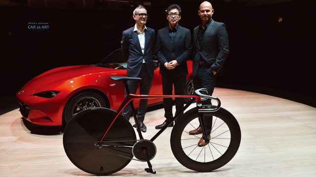 「ロードスター」を自転車で表現── Mazdaデザインが注入されたアートが公開