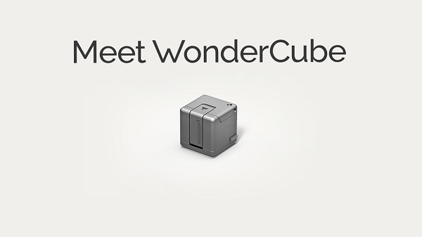 簡易充電器、ケーブルなど5つの機能を備えた極小アイテム『WonderCube』！