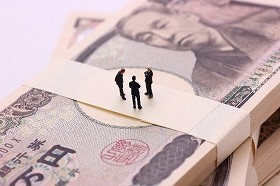 金銭支払いで解雇できる　政府会議が「制度導入の意見書」