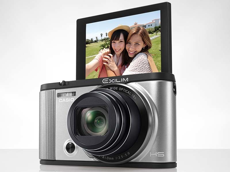 スマホに写真を自動送信、自撮りもラクラク　カシオ「EXILIM EX-ZR1600」