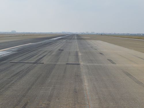 台湾・桃園空港、6日から北側滑走路の改良工事へ 老朽化で