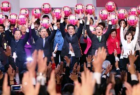 ＜自民党＞党大会は統一地方選結束を演出するセレモニーの場