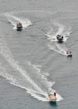 ＜辺野古移設＞調査再開　現場海域で一時もみ合いや怒号