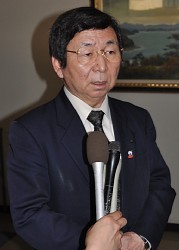 ＜宮城・大衡＞「セクハラ」提訴の跡部村長が辞職申し出