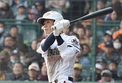 ＜選抜高校野球＞主砲の一振りで木更津総合　４４年ぶり勝利