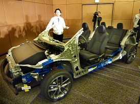 ＜トヨタ＞年内に中型車を発売　車両開発新手法　