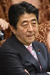 ＜首相＞「他国軍と対比した」と釈明　自衛隊「わが軍」発言