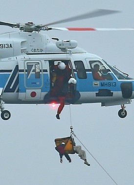 ＜函館沖転覆＞「奇跡だ」空気だまりで男性救出