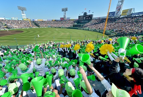 ＜選抜高校野球＞陽気に恵まれ６万人が球場に