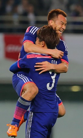 ＜サッカー日本代表＞岡崎見せた心意気　ハリル監督も絶賛