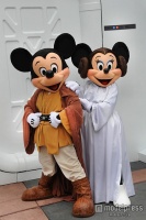 ミッキー＆ミニー「スター・ウォーズ」に変身、ディズニー・ワールドで恒例イベント開催