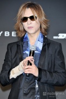 X JAPAN・YOSHIKI、全国ツアー発表も自身の右手首に言及「腱が半分切れている」