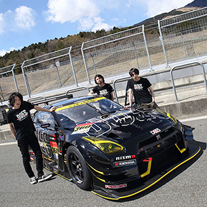 DOES、SUPER GT GT300クラス参戦のRUN UP SPORTSとコラボ