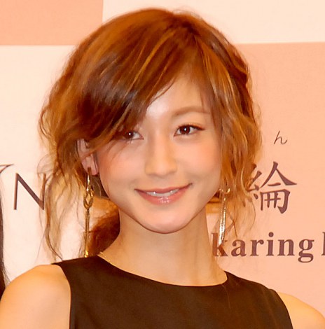 西山茉希、“離婚秒読み”に苦笑い「不満言っているうちが花」