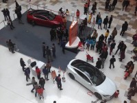 子どもが自動車運転し妊婦に衝突、ロックされていない展示車で―北京市