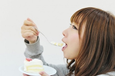 「無性に甘いものが食べたい」「暴飲暴食が止まらない」のは亜鉛不足かも！　亜鉛の豊富な食品は？