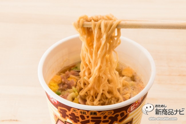 『チキンラーメンビッグカップ　ベーコン＆チーズ』はあっさりチキラーの特徴を覆すガッツリ系の濃い味わい!