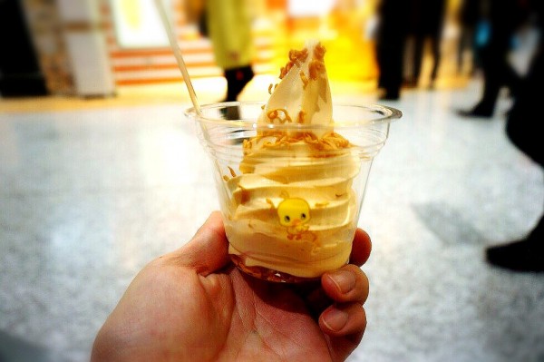 【新大阪発】仰天！チキンラーメンとソフトクリームが混ざったアイスってどんな味！？