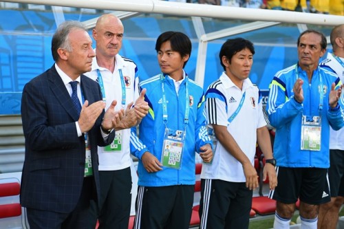 旭硝子がブラジルW杯のベンチを豊スタに寄贈…松本戦で記念式