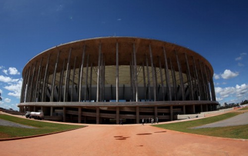 ブラジルW杯で巨額改装のスタジアム、維持費がまかなえずバスの停留所に