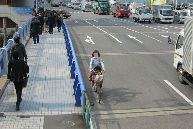 「自転車は右側通行禁止」の意味、正しく理解してる? “事故”の危険を格段に減らす7つのコツ