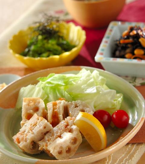 今日の献立は「梅風味レンコンのはさみ揚げ」