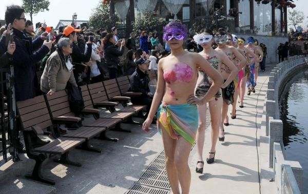 安徽省合肥で初の桜祭り開催　美女のボディペインティングが彩り添える―香港メディア