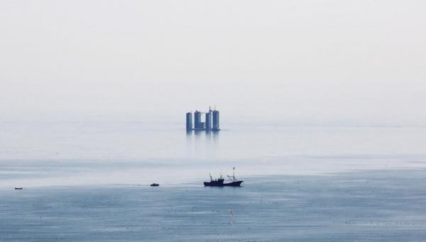 山東省・霊山湾で蜃気楼　海上にビルの幻影が出現―中国メディア