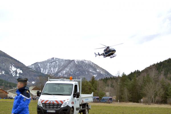 ドイツ旅客機墜落、操縦士１人がコックピットから締め出されていた―米報道