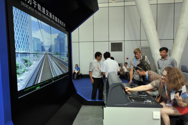 中国、ロシア初の高速鉄道に６３００億円投資か