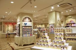 完売必至アイテム教えます！都内初「大人の女性ためのディズニーストア」入店レポート