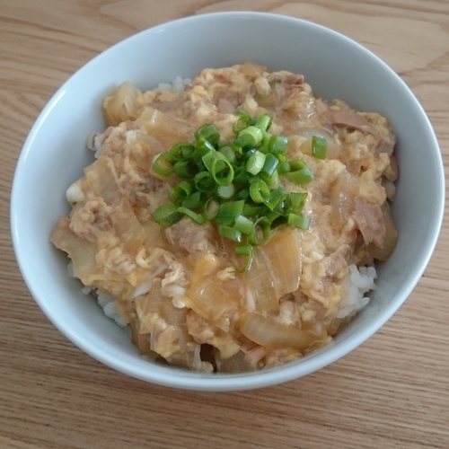 ツナタマ丼 レシピ 作り方 E レシピ 料理のプロが作る簡単レシピ